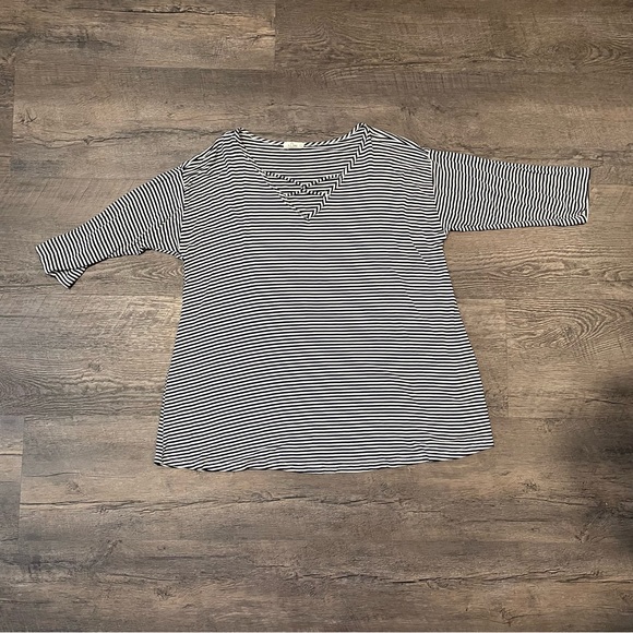 Striped Criss Cross V Neck 3/4 Sleeve Shirt Blouse - Picture 4 of 8